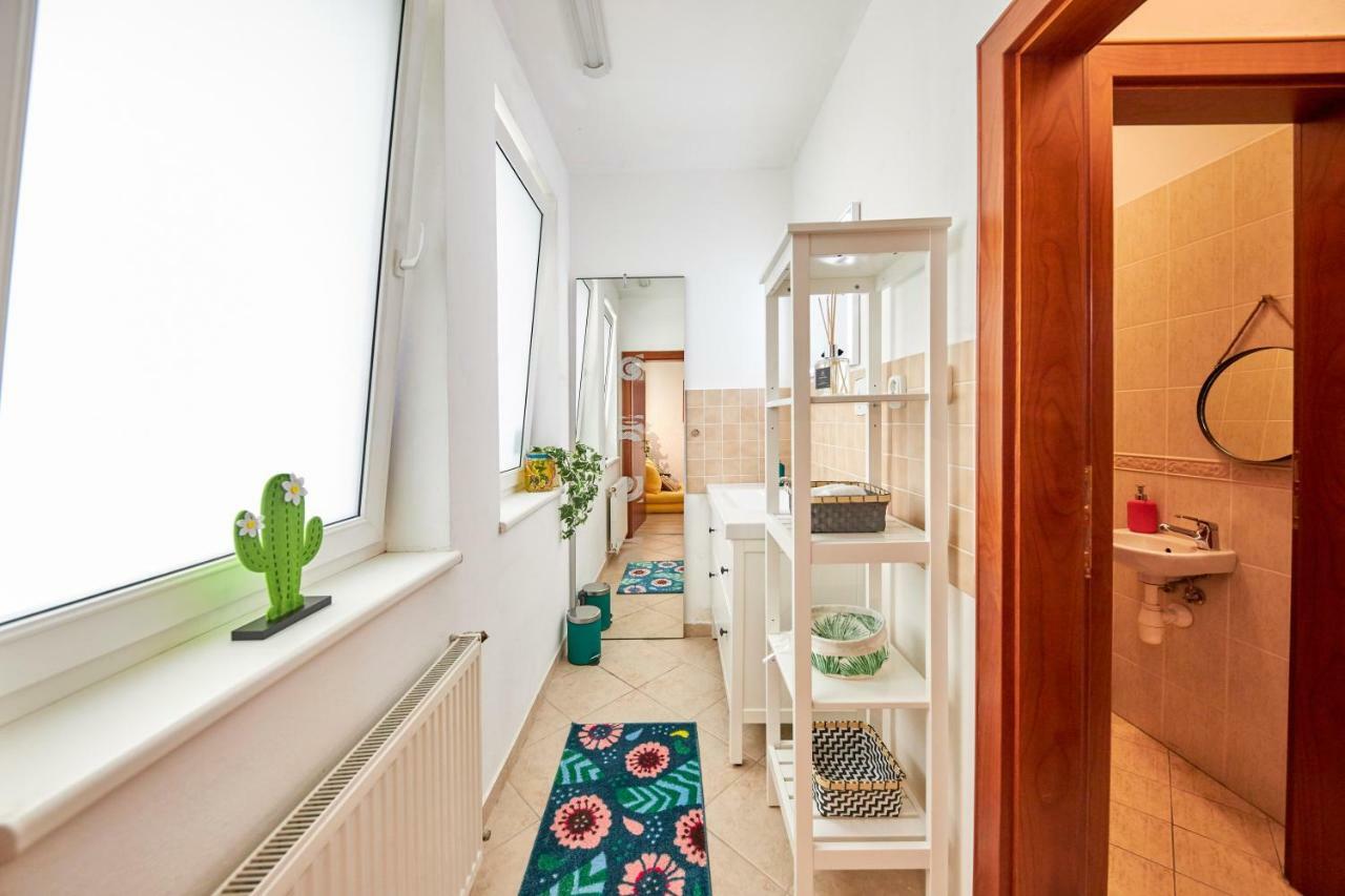 Pineapple Apartment Братислава Экстерьер фото